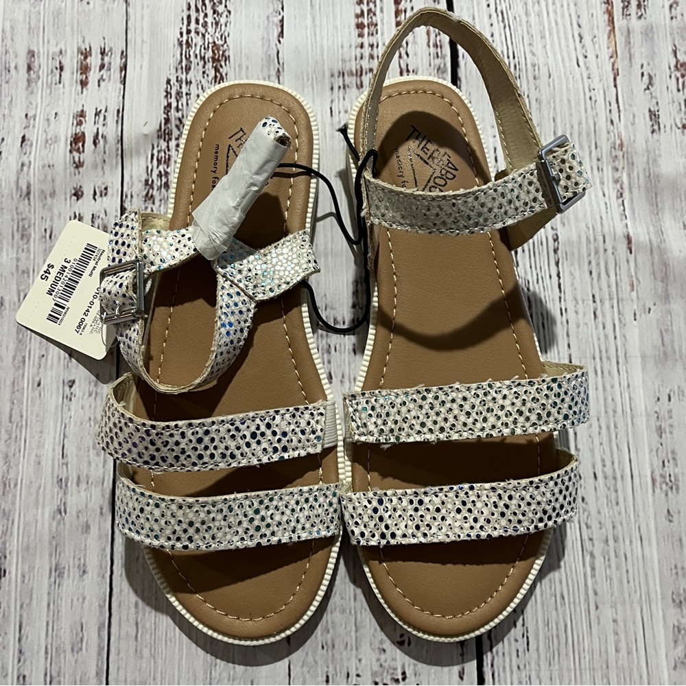 NWT ThereAbouts Big Kids Glittery White Strappy Sandals-Size Little Kids 3.